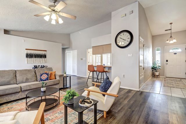 9964 Cardinal Street NW, Albuquerque, NM 87114