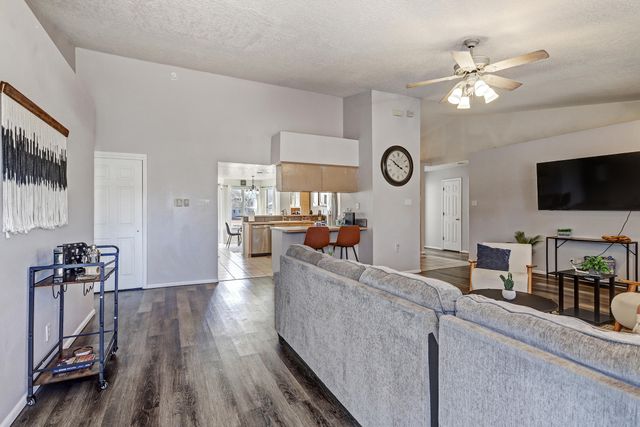 9964 Cardinal Street NW, Albuquerque, NM 87114