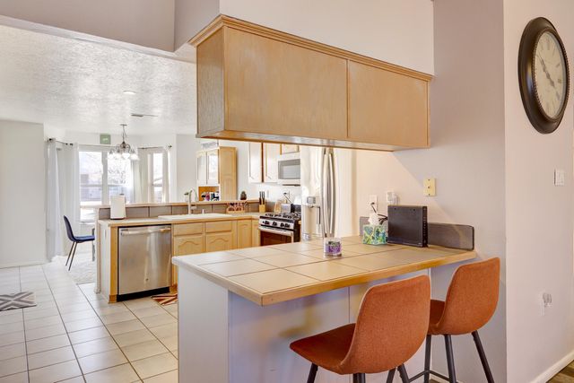 9964 Cardinal Street NW, Albuquerque, NM 87114