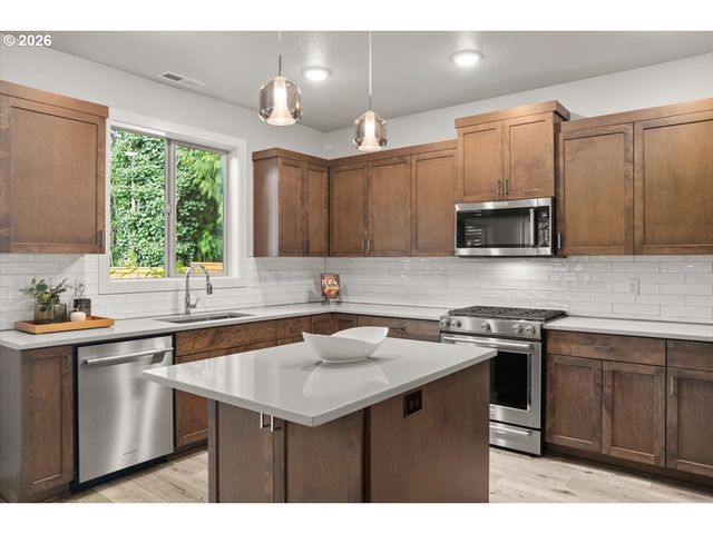 1711 N SWEETGUM St, Canby, OR 97013