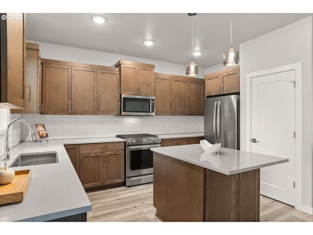 1711 N SWEETGUM St, Canby, OR 97013