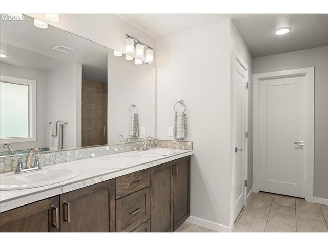 1711 N SWEETGUM St, Canby, OR 97013