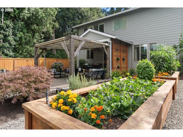 1711 N SWEETGUM St, Canby, OR 97013