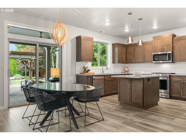 1711 N SWEETGUM St, Canby, OR 97013