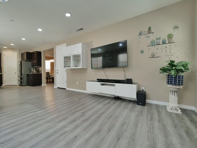2419 Sienna Dr, Pittsburg, CA 94565