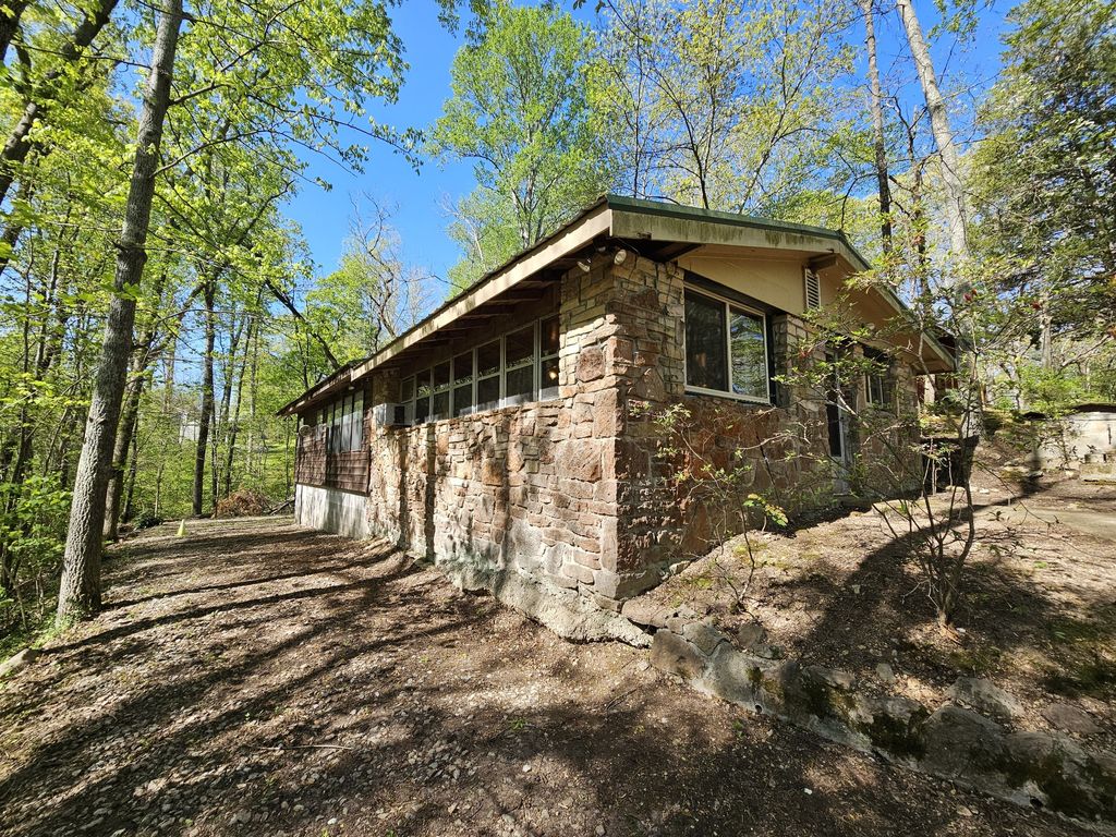 50 Deaton Ln, Parsons, TN 38363