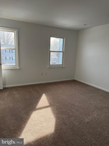 447 WINDSOR DR, Harleysville, PA 19438