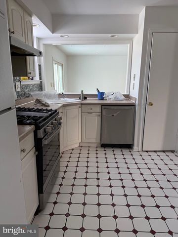 447 WINDSOR DR, Harleysville, PA 19438