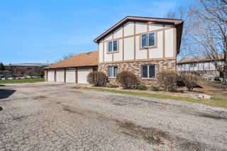 625 Crescenzo Court B, New Lenox, IL 60451