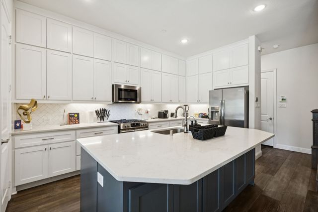 1885 Wittington Place, Farmers Branch, TX 75234