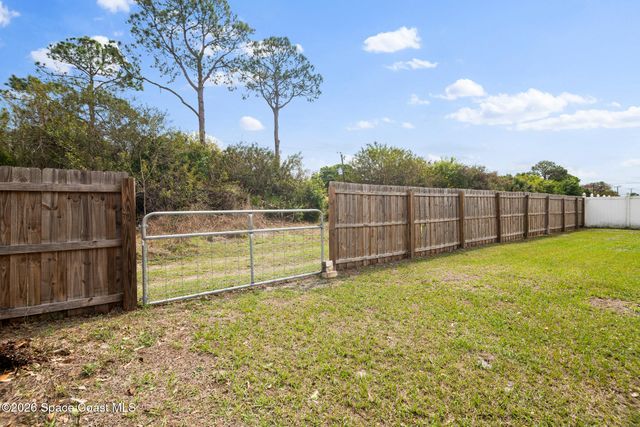 823 Lamplighter Drive NW, Palm Bay, FL 32907