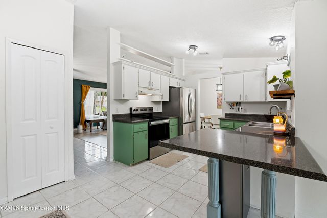 823 Lamplighter Drive NW, Palm Bay, FL 32907