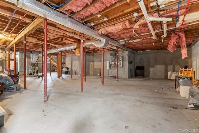 24 Wisteria Drive, Remsenburg, NY 11960