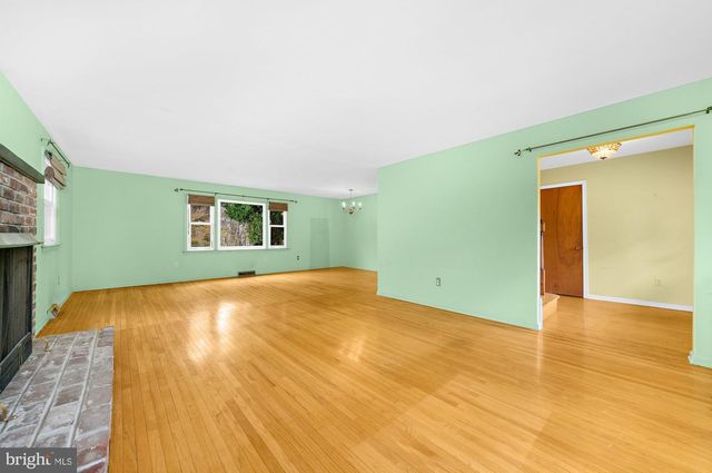 552 WOODWARD DR, Huntingdon Valley, PA 19006