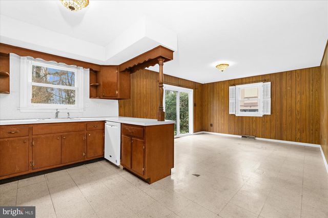 552 WOODWARD DR, Huntingdon Valley, PA 19006