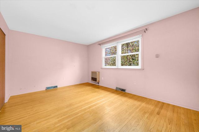 552 WOODWARD DR, Huntingdon Valley, PA 19006