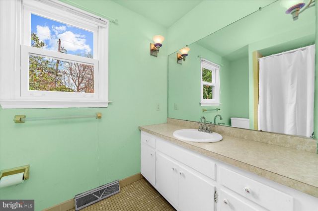 552 WOODWARD DR, Huntingdon Valley, PA 19006
