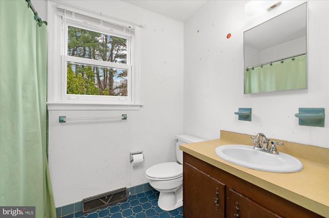 552 WOODWARD DR, Huntingdon Valley, PA 19006