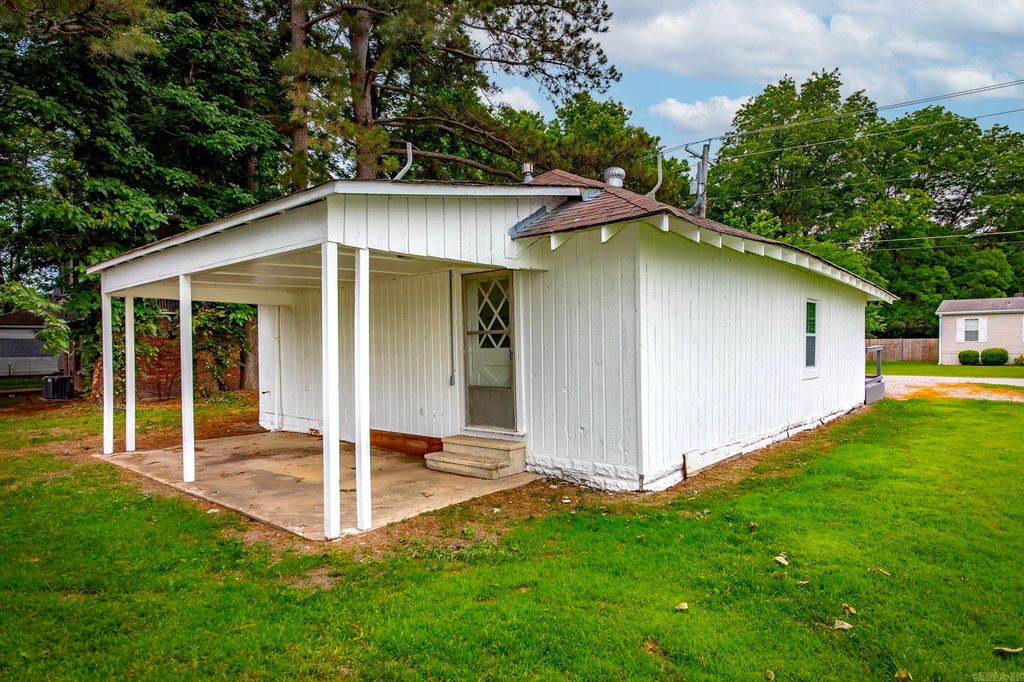 221 Dixon Street, England, AR 72046