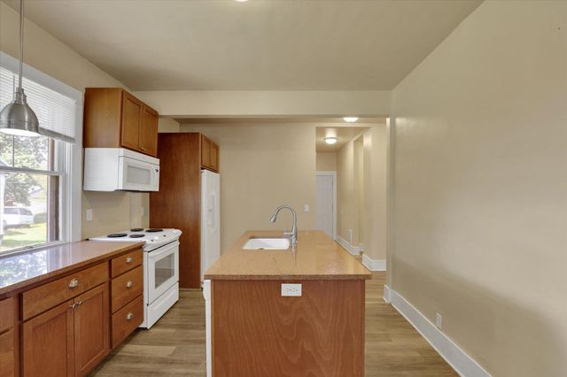 216 6th St, Cheney, WA 99004