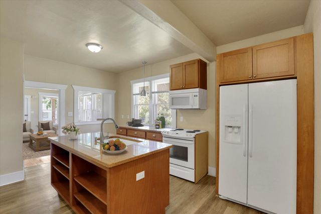 216 6th St, Cheney, WA 99004