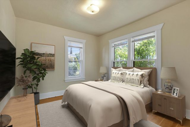 216 6th St, Cheney, WA 99004