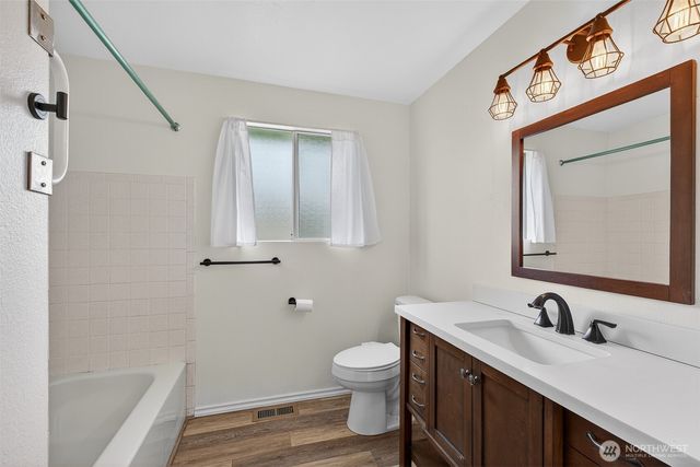 1031 N Laventure Road, Mount Vernon, WA 98273