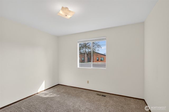 1031 N Laventure Road, Mount Vernon, WA 98273