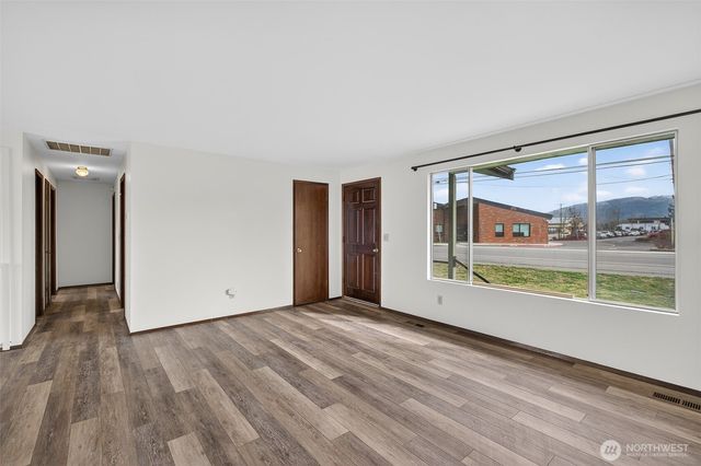 1031 N Laventure Road, Mount Vernon, WA 98273