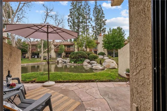 21551 Burbank 96, Woodland Hills, CA 91367