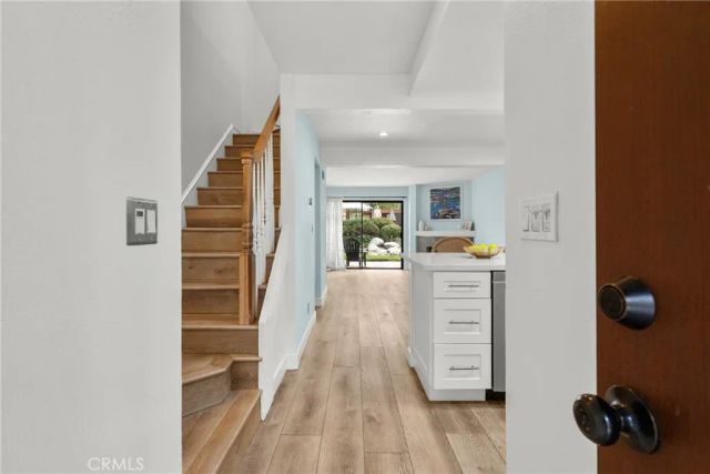 21551 Burbank 96, Woodland Hills, CA 91367