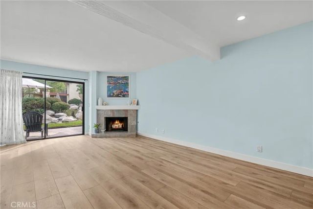 21551 Burbank 96, Woodland Hills, CA 91367