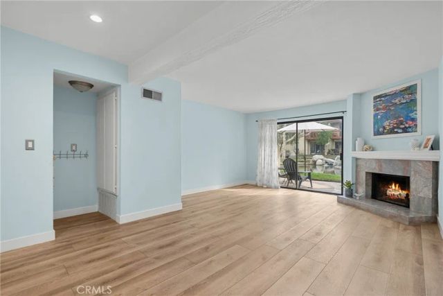 21551 Burbank 96, Woodland Hills, CA 91367