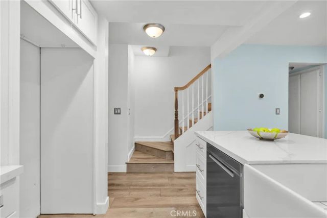 21551 Burbank 96, Woodland Hills, CA 91367