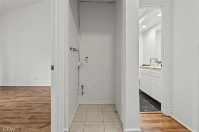 21551 Burbank 96, Woodland Hills, CA 91367