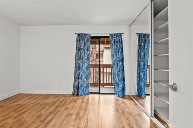 21551 Burbank 96, Woodland Hills, CA 91367