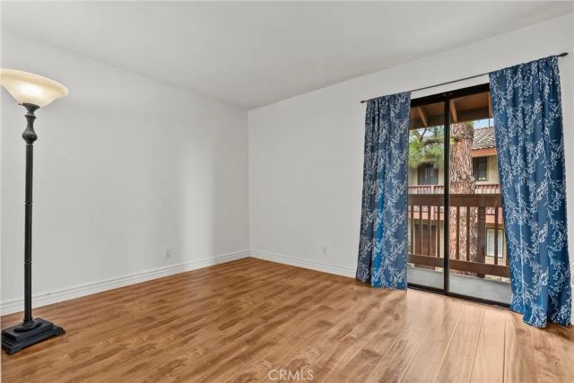 21551 Burbank 96, Woodland Hills, CA 91367