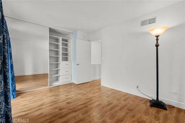 21551 Burbank 96, Woodland Hills, CA 91367