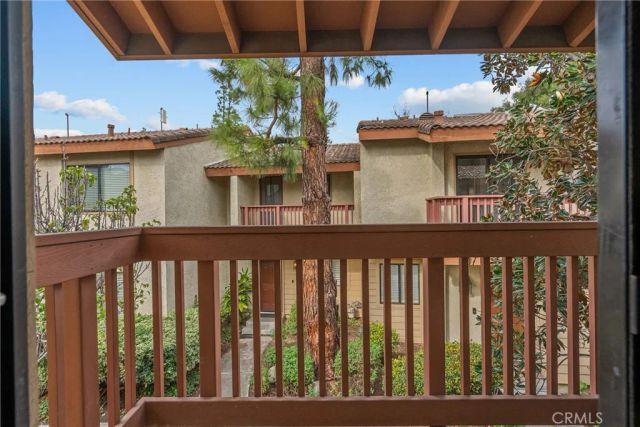 21551 Burbank 96, Woodland Hills, CA 91367