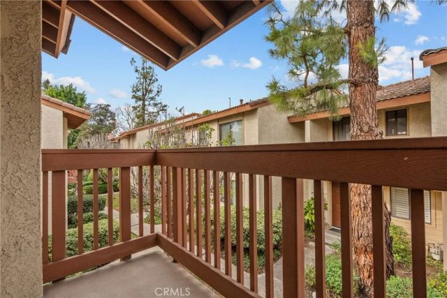 21551 Burbank 96, Woodland Hills, CA 91367