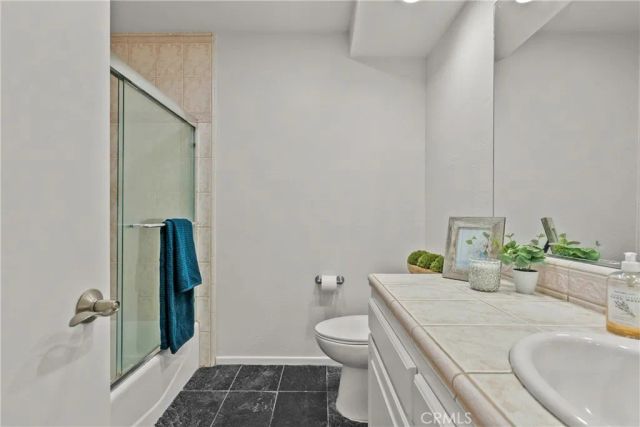 21551 Burbank 96, Woodland Hills, CA 91367