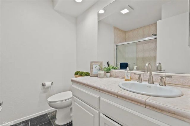 21551 Burbank 96, Woodland Hills, CA 91367