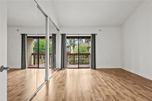 21551 Burbank 96, Woodland Hills, CA 91367