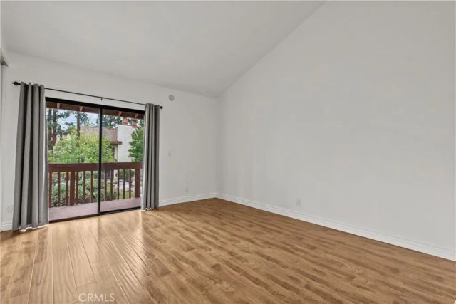 21551 Burbank 96, Woodland Hills, CA 91367