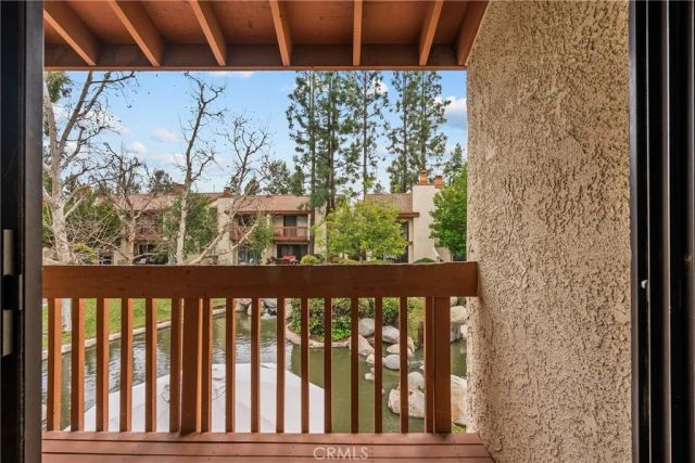 21551 Burbank 96, Woodland Hills, CA 91367