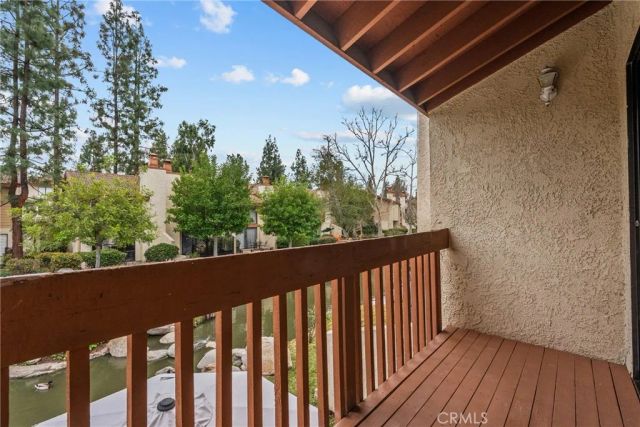 21551 Burbank 96, Woodland Hills, CA 91367