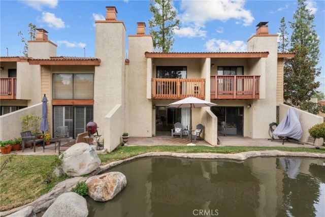 21551 Burbank 96, Woodland Hills, CA 91367