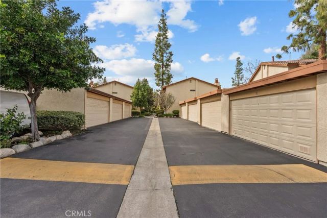 21551 Burbank 96, Woodland Hills, CA 91367