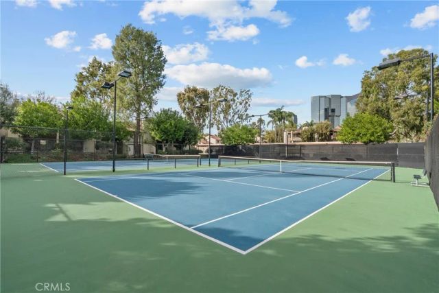 21551 Burbank 96, Woodland Hills, CA 91367