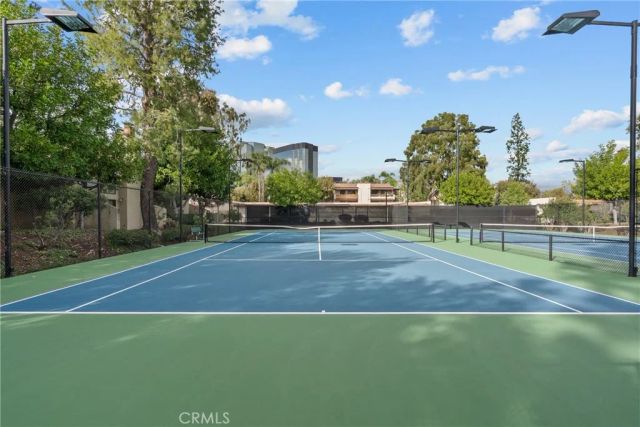 21551 Burbank 96, Woodland Hills, CA 91367